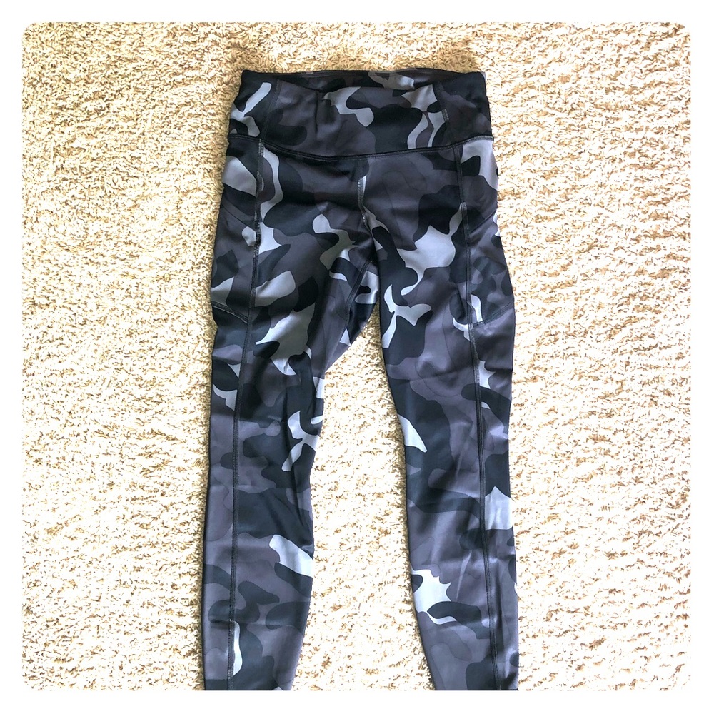 Athleta Camo contender tight legging